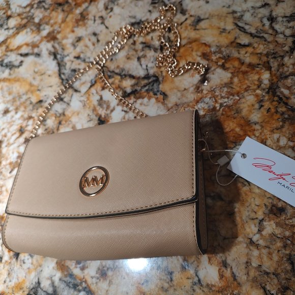 Marilyn Monroe crossbody, NWT, 8"X6", long gold chain, magnetic closure. Clean - Picture 4 of 12